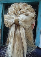 damskie fryzury długie włosy,  zdjęcie z uczesaniem damskim z włosów długich  57